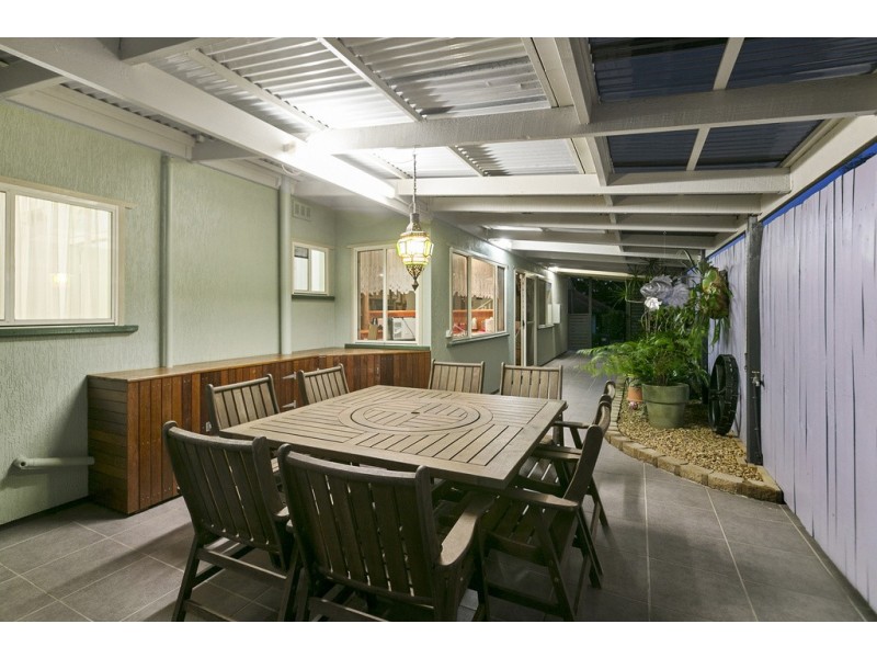 15 Upwood Street, Coopers Plains QLD 4108