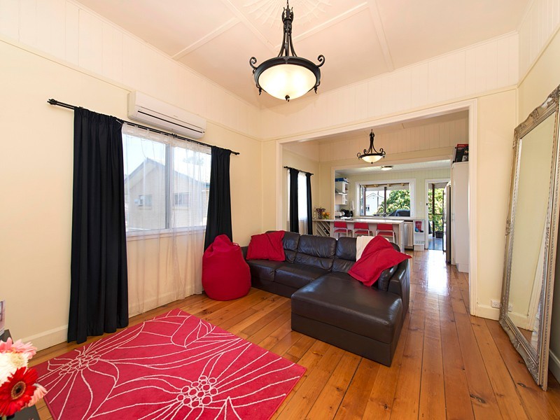 50 Archibald Street, Fairfield QLD 4103