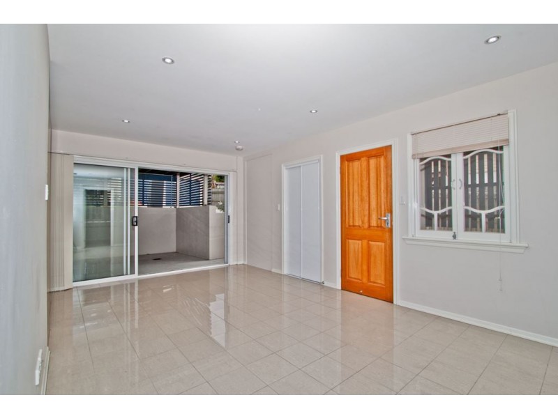 2/11 Sydney Street, Fairfield QLD 4103