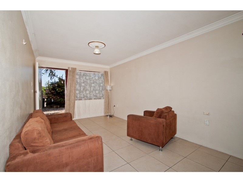 2/18 Glena Street, Fairfield QLD 4103