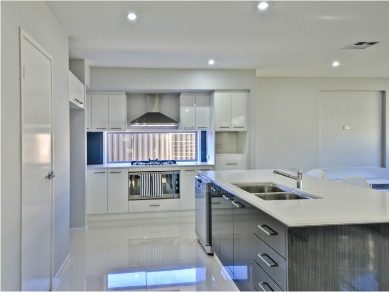 142 Cracknell Road, Tarragindi QLD 4121