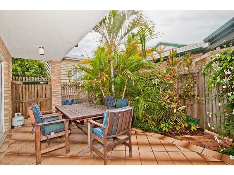 2/24 Baragoola Street, Coorparoo QLD 4151