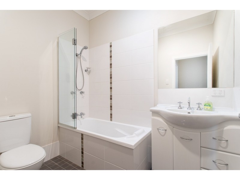 40 Crutchley Street, Fairfield QLD 4103