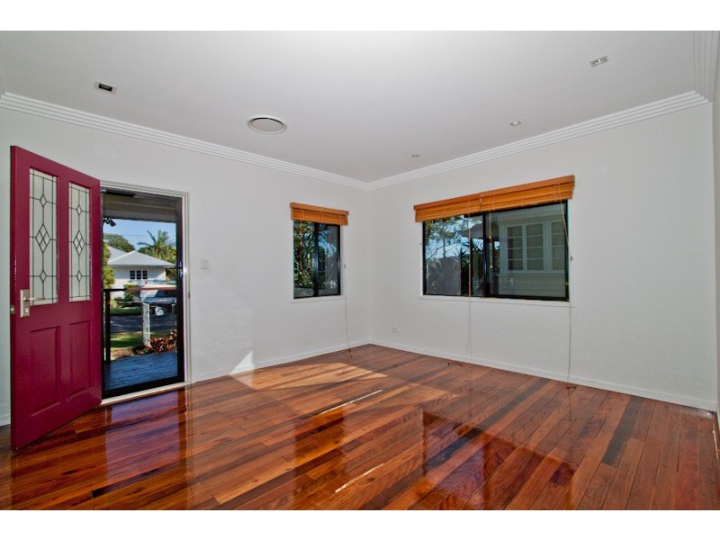 9 Snowden Street, Tarragindi QLD 4121