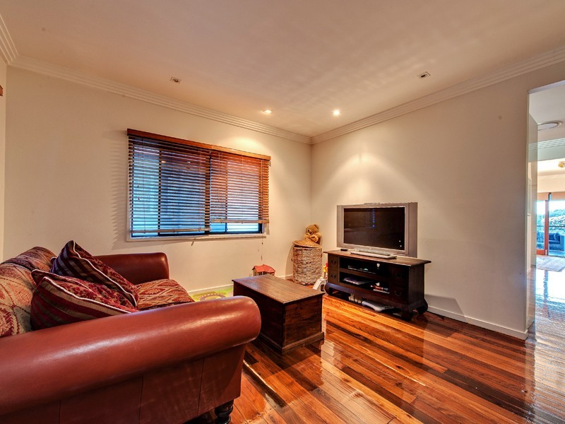 9 Snowden Street, Tarragindi QLD 4121