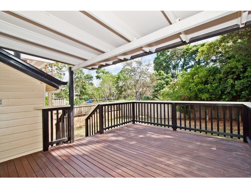 9 Stimpson Street, Fairfield QLD 4103