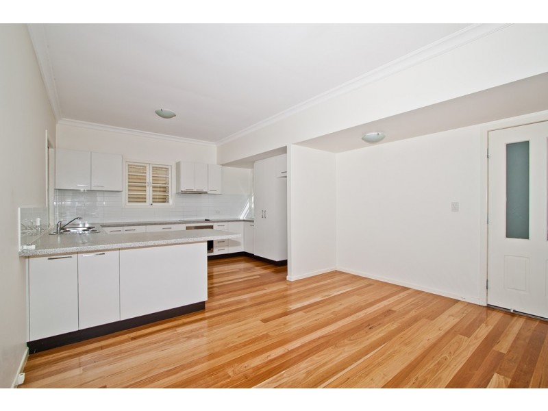 9 Stimpson Street, Fairfield QLD 4103