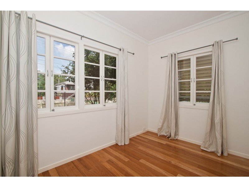 9 Stimpson Street, Fairfield QLD 4103