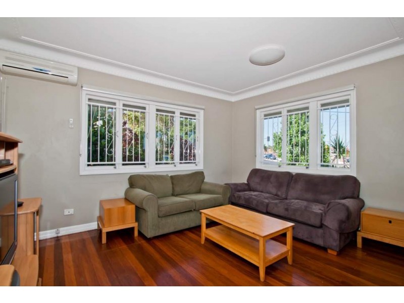 2 School Road, Yeronga QLD 4104