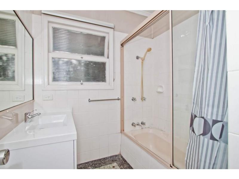 2 School Road, Yeronga QLD 4104