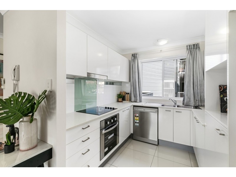 2/12 Lake Street, Yeronga QLD 4104