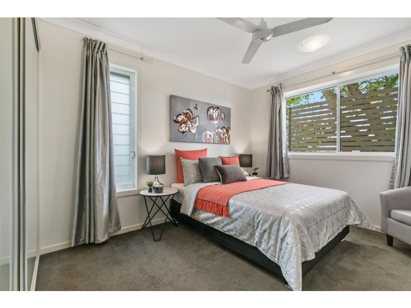 2/12 Lake Street, Yeronga QLD 4104