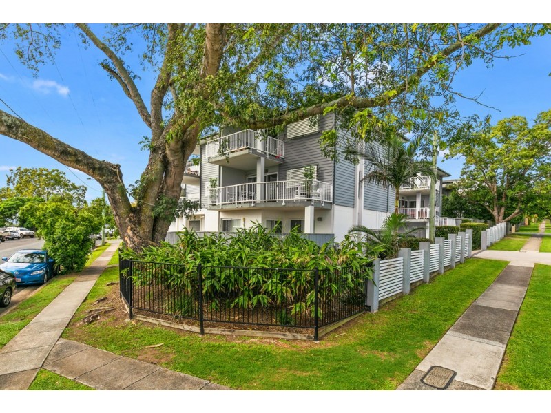 2/12 Lake Street, Yeronga QLD 4104