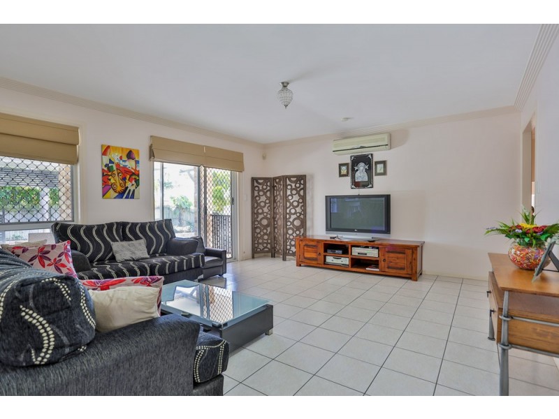 72 Sunflower Crescent, Calamvale QLD 4116