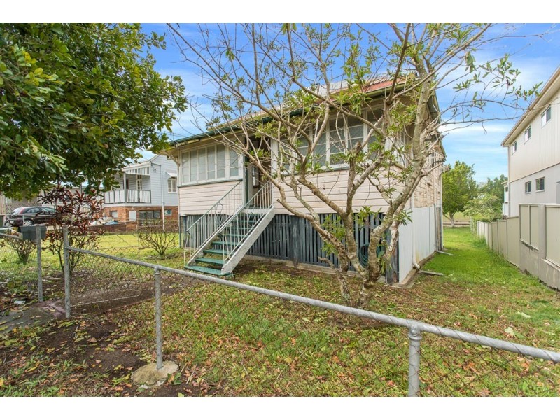 62 Baron Street, Greenslopes QLD 4120