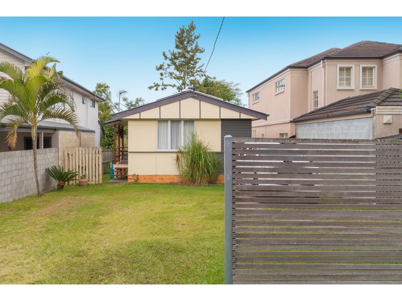 82 King Arthur Terrace, Tennyson QLD 4105