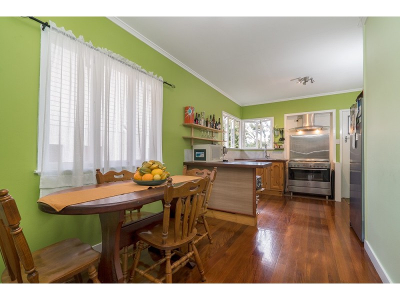 82 King Arthur Terrace, Tennyson QLD 4105