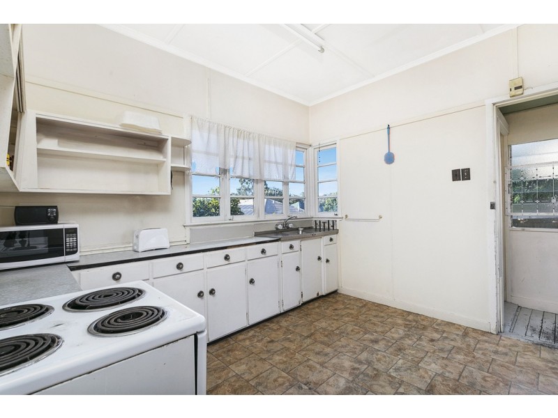 18 Beechcroft Street, Coopers Plains QLD 4108