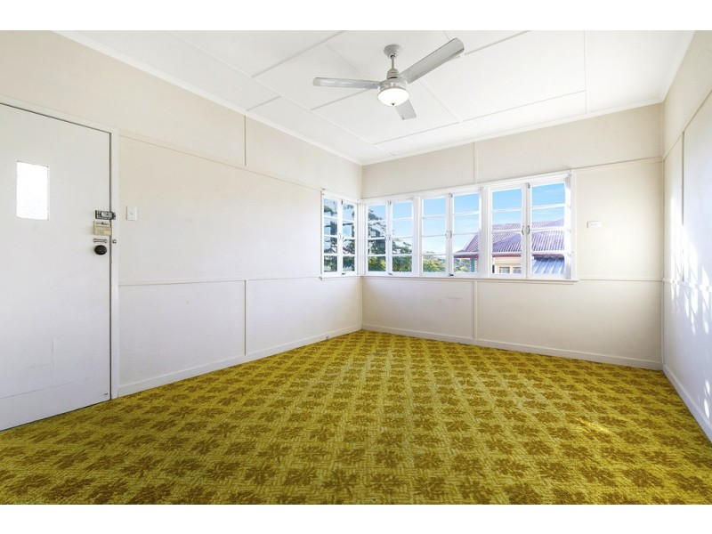 18 Beechcroft Street, Coopers Plains QLD 4108