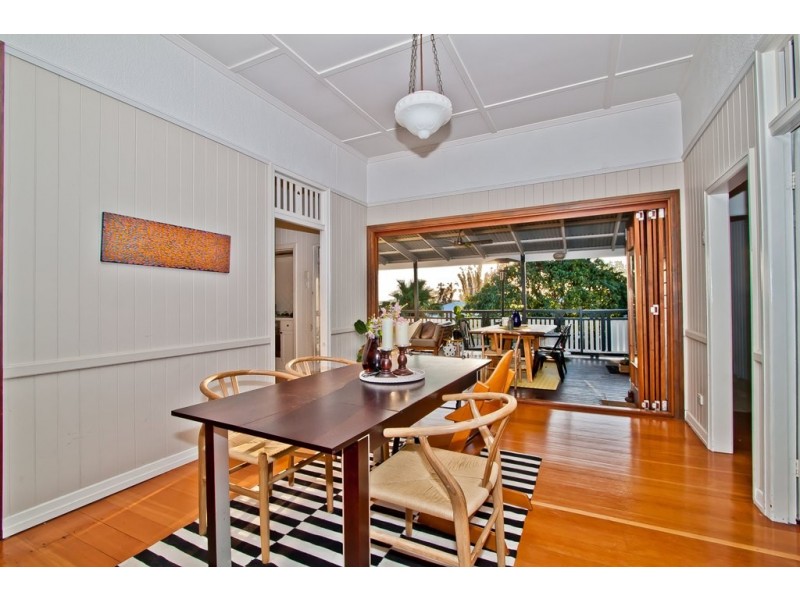 11 Sarah Street, Annerley QLD 4103