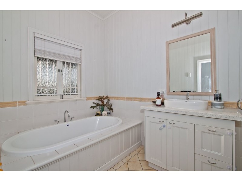 11 Sarah Street, Annerley QLD 4103