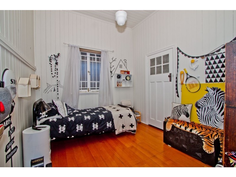 11 Sarah Street, Annerley QLD 4103