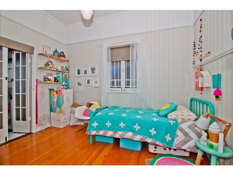 11 Sarah Street, Annerley QLD 4103