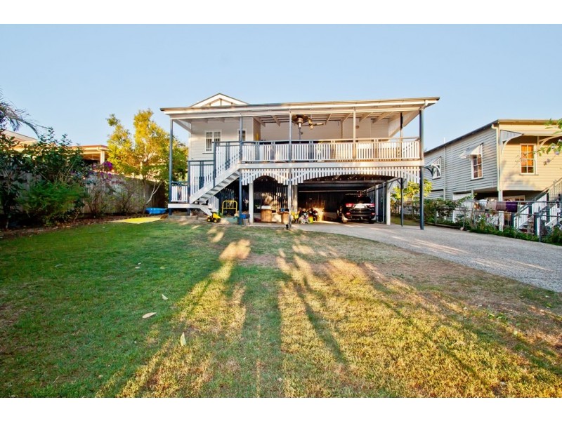 11 Sarah Street, Annerley QLD 4103