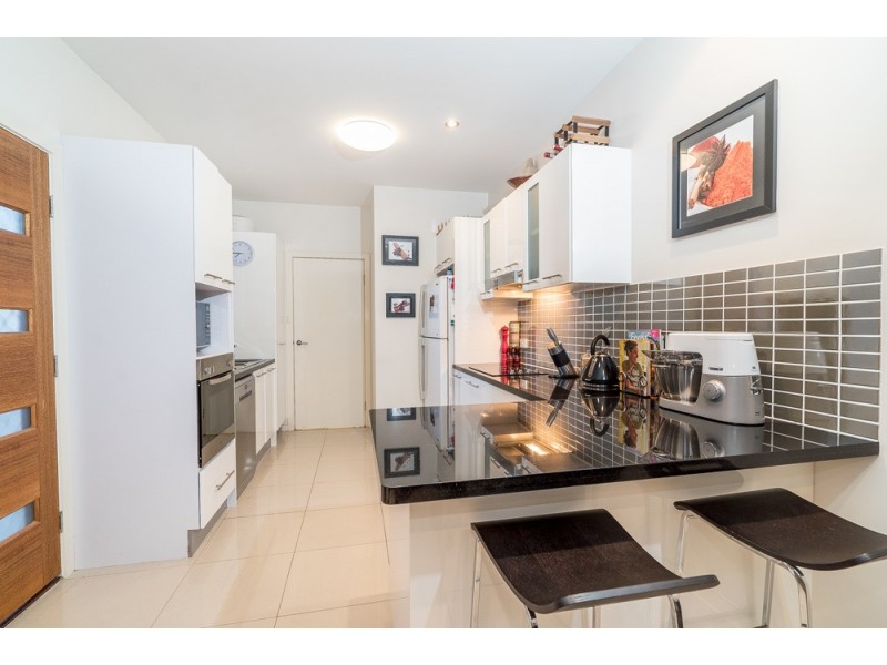 2/16 Broadmere Street, Annerley QLD 4103