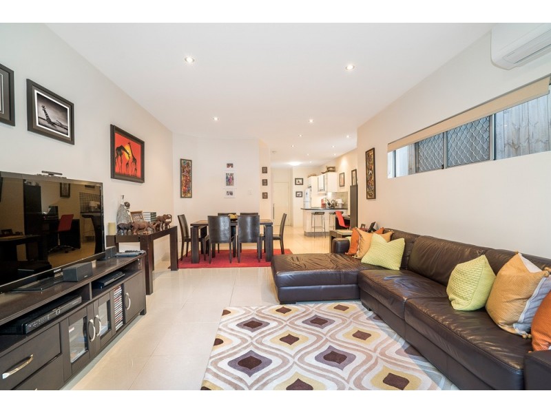 2/16 Broadmere Street, Annerley QLD 4103