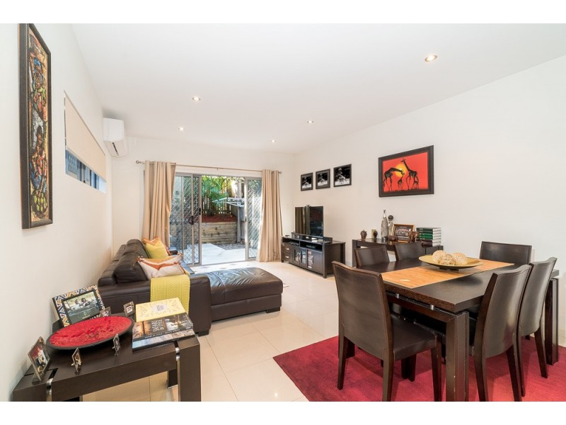 2/16 Broadmere Street, Annerley QLD 4103