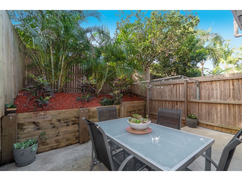 2/16 Broadmere Street, Annerley QLD 4103