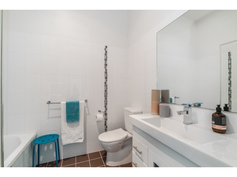 2/16 Broadmere Street, Annerley QLD 4103