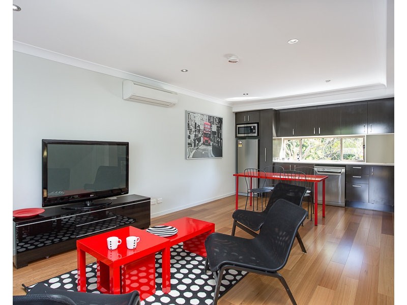 2/11 Norman Street, Annerley QLD 4103