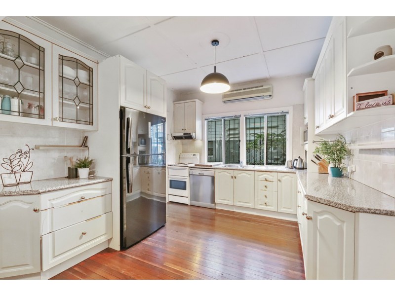 2 Brisbane Corso, Fairfield QLD 4103