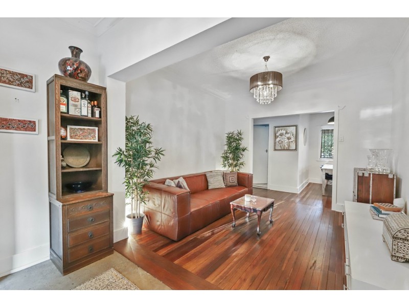 2 Brisbane Corso, Fairfield QLD 4103