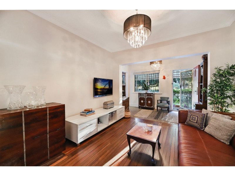 2 Brisbane Corso, Fairfield QLD 4103