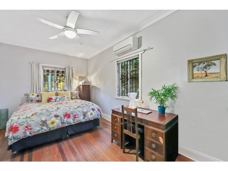 2 Brisbane Corso, Fairfield QLD 4103