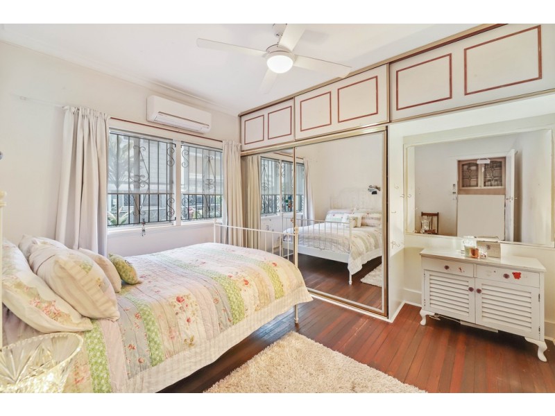 2 Brisbane Corso, Fairfield QLD 4103