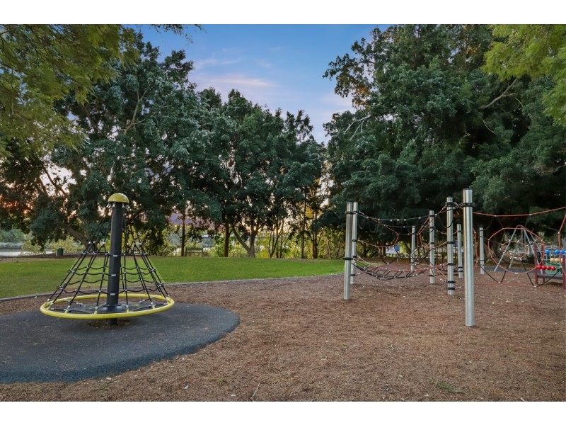 2 Brisbane Corso, Fairfield QLD 4103