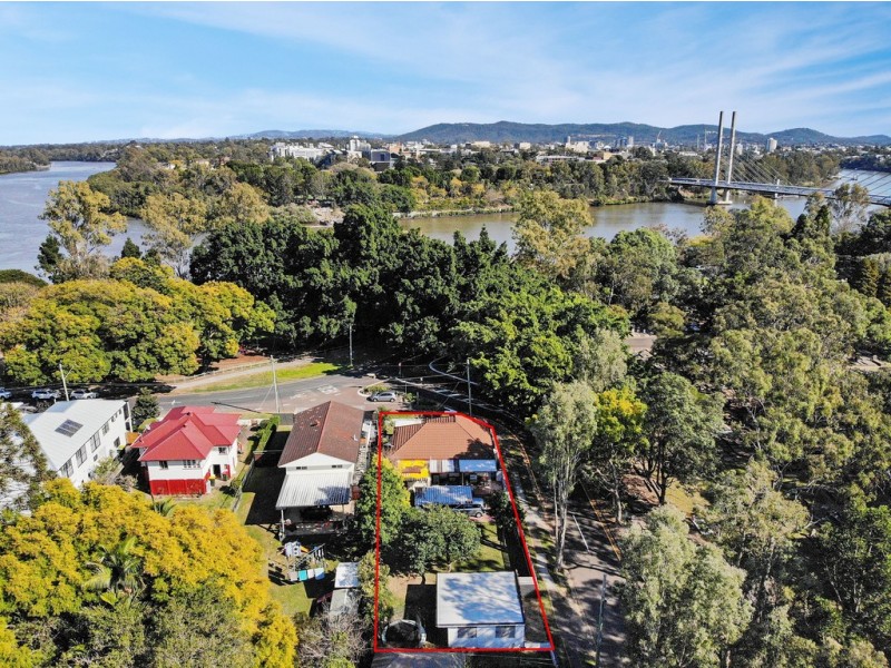 2 Brisbane Corso, Fairfield QLD 4103