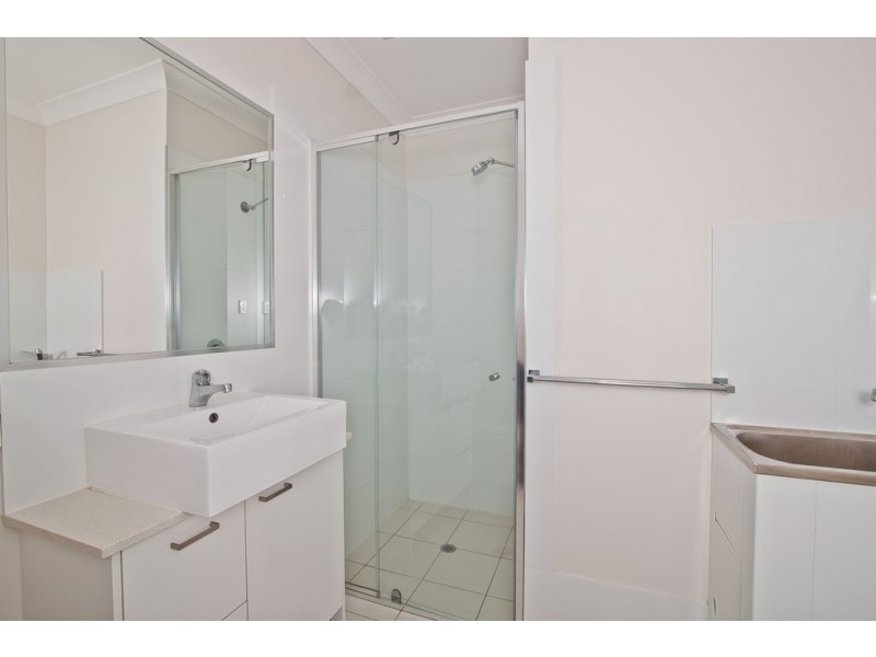 11/12 Lake Street, Yeronga QLD 4104