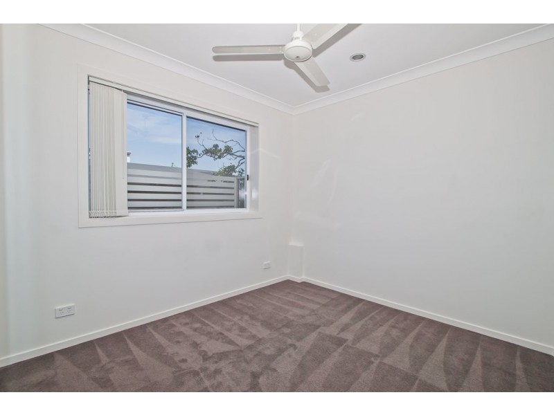 11/12 Lake Street, Yeronga QLD 4104