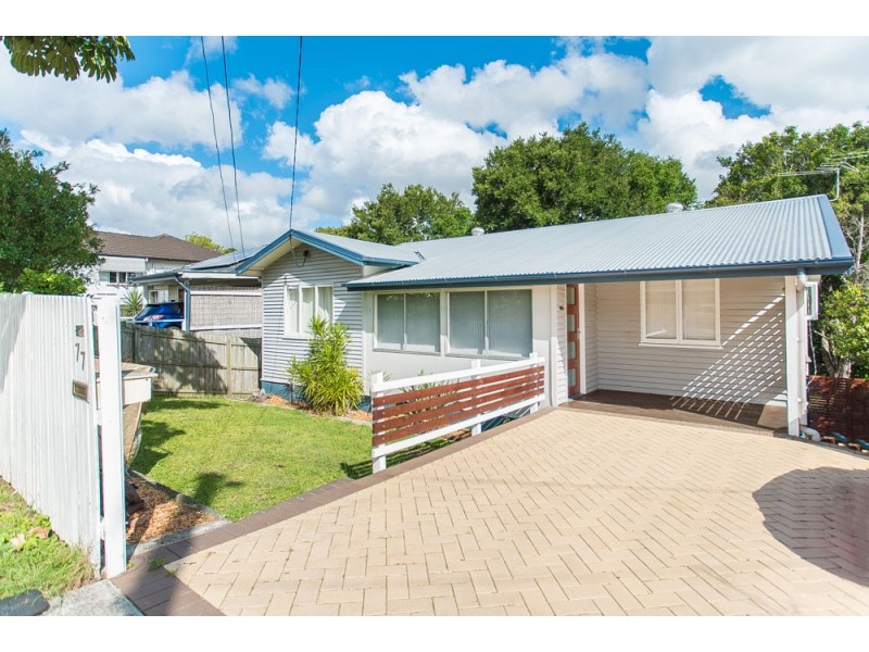 77 Holland Road, Holland Park QLD 4121