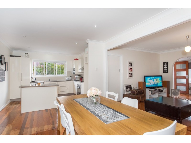 77 Holland Road, Holland Park QLD 4121