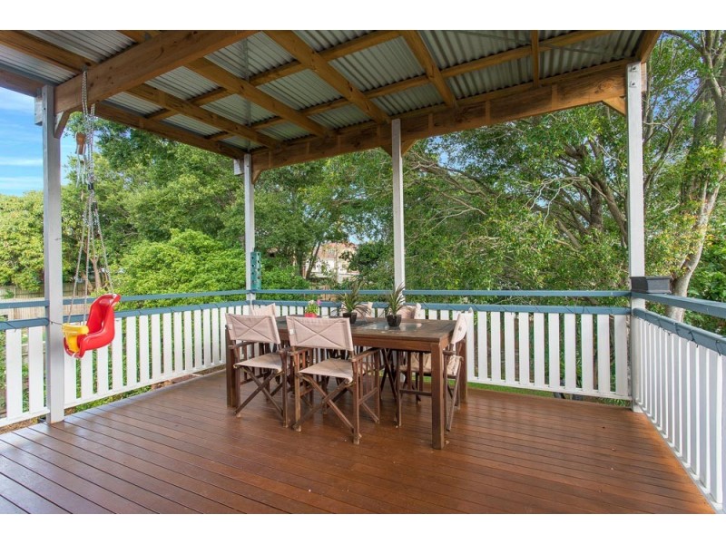 77 Holland Road, Holland Park QLD 4121