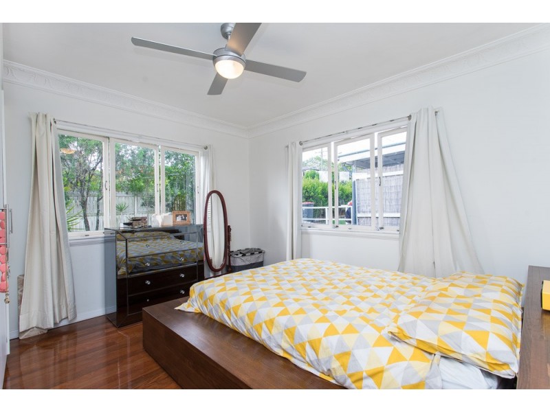 77 Holland Road, Holland Park QLD 4121