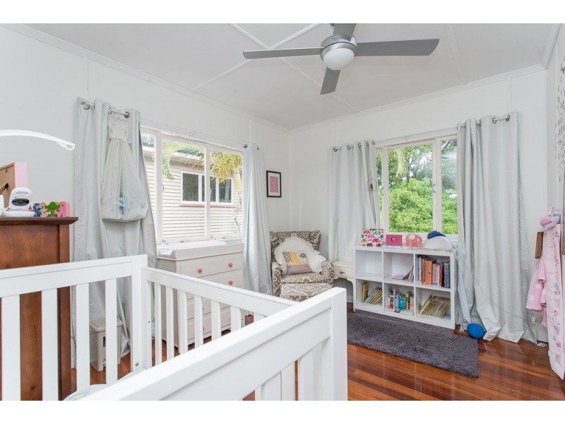 77 Holland Road, Holland Park QLD 4121