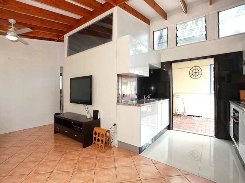 21a Palmerston Street, Annerley QLD 4103