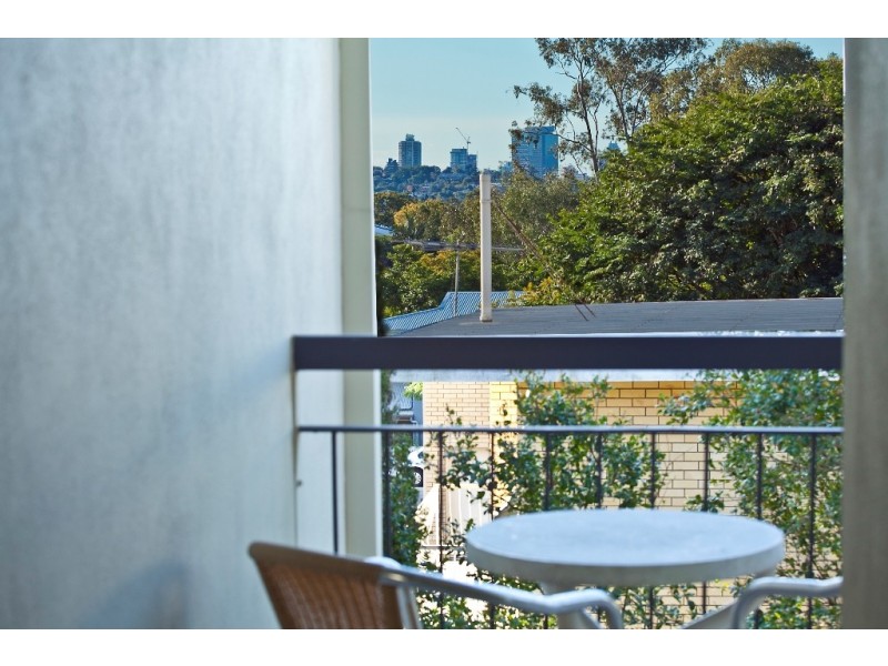 2/2 Biarra Street, Yeerongpilly QLD 4105